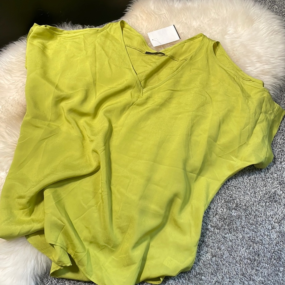 Green NWT cut out shirt blouse